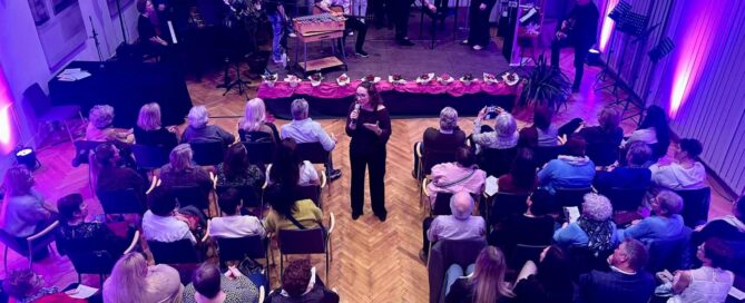 Künstlerinnen und Musikerinnen der Frauentage Eggenburg beim Benefizkonzert ‚Frauenstimmen der Generationen‘ im Rathaussaal Eggenburg.